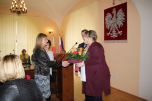 Wręczenie wyróznień zasłużonym pracownikom bibliotek w Powiecie Limanowskim