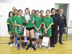 VIII Zimowy Turniej Piłki Siatkowej i Koszykowej Dziewcząt o Puchar Dyrektora I LO w Limanowej - zawodniczki
