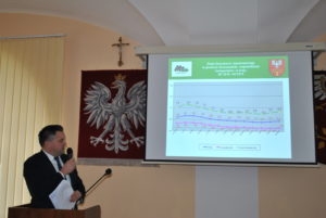 Spotkanie pracodawców z terenu powiatu limanowskiego luty 2020 - dyrektor PUP Limanowa - Marek Mlynarczyk podczas prezentacji