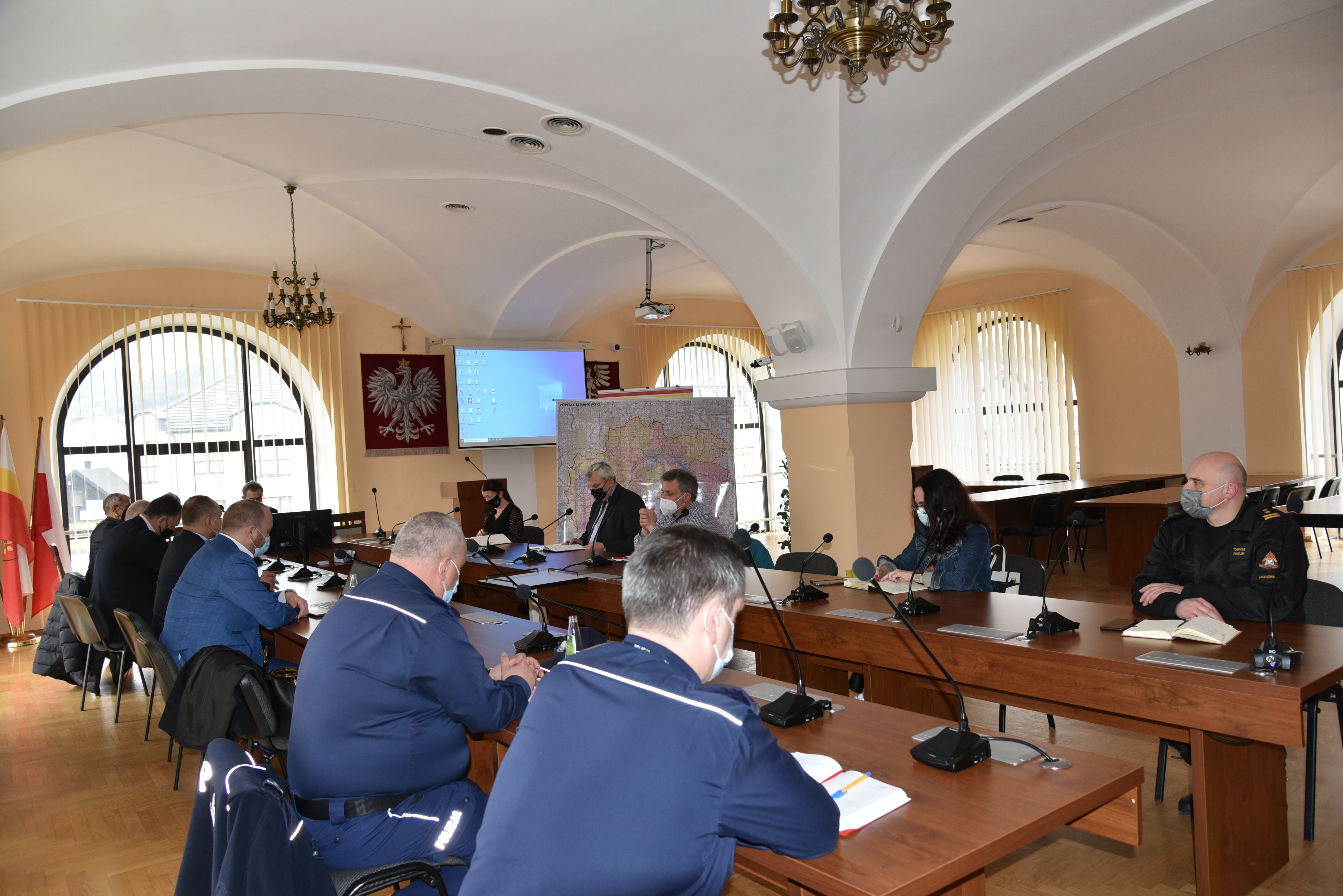 Posiedzenia Powiatowego Zespołu Zarządzania Kryzysowego w sali konferencyjnej Starostwa Powiatowego w Limanowej
