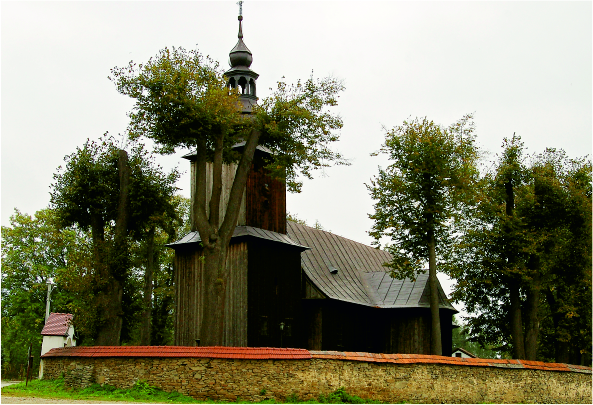 Kościół w Męcinie - zdjęcie z zewnątrz