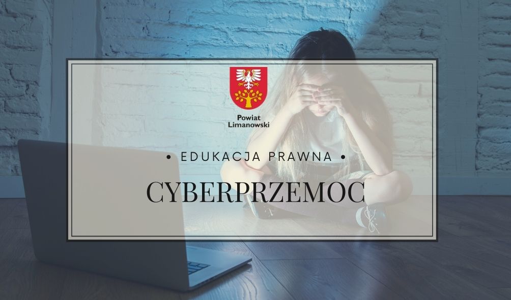 Plakat -edukacja prawna - cyberprzemoc. Dziewczyna siedząca na podłodze przed laptopem..ałoniętymi rękami oczami. Zasłania dłońmi oczy, prawdopodobnie płacze.