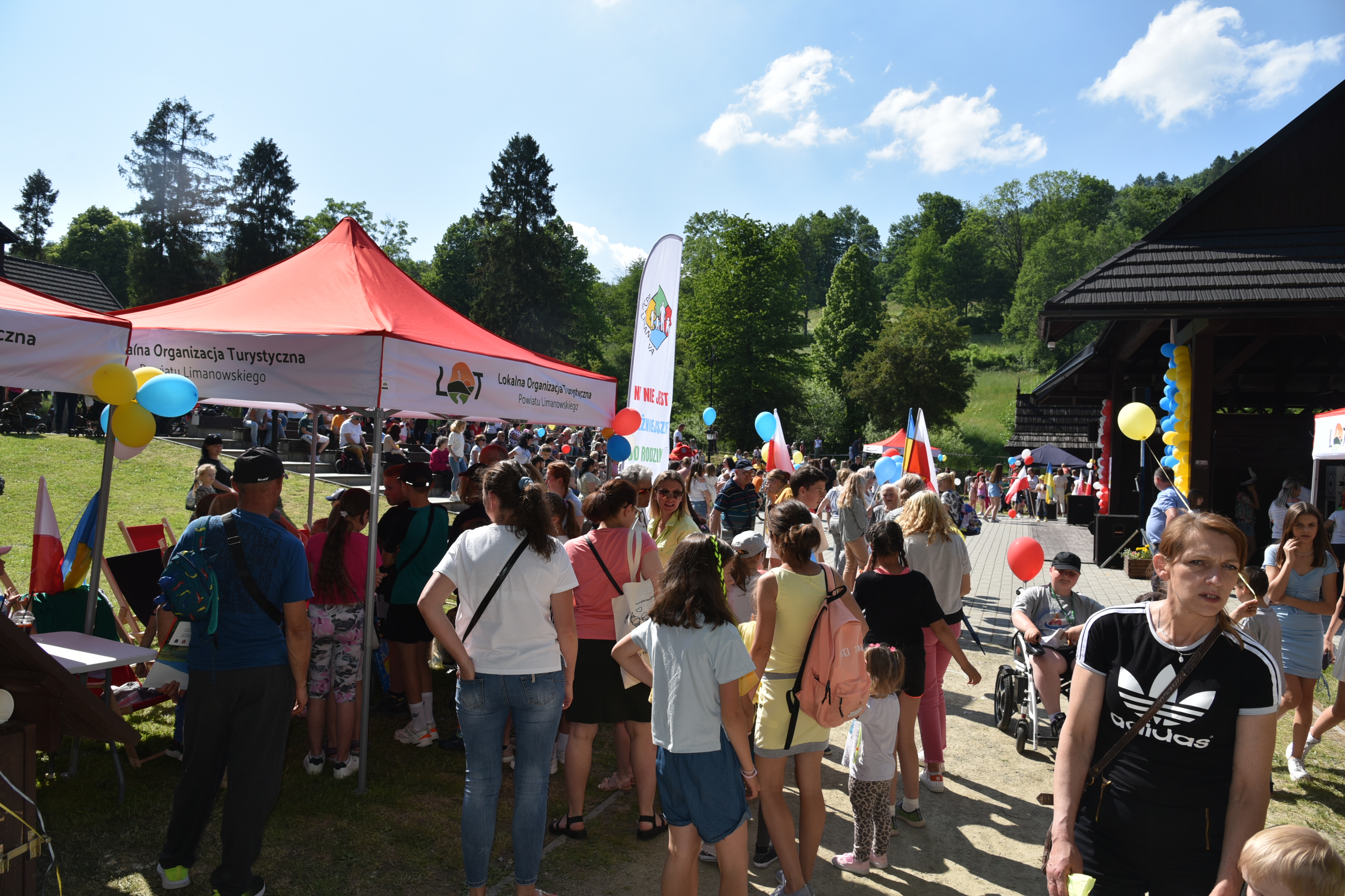 W Porębie Wielkiej odbył się Powiatowy Dzień Dziecka - impreza integracyjna z mnóstwem atrakcji dla najmłodszych