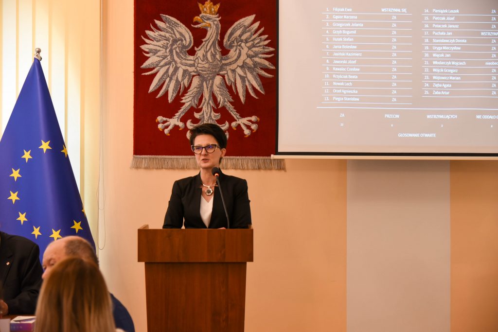 Poseł na Sejm RP Urszula Nowogorska podczas sesji Rady Powiatu Limaowskiego