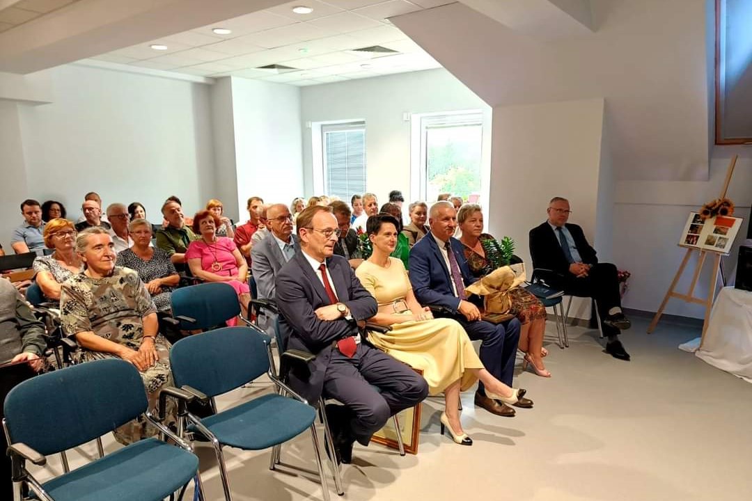 osoby zebrane na gali w pierwszym rzędzie poseł Urszula Nowogórska, przewodniczący Józef Pietrzak i wicestarosta Agata Zięba