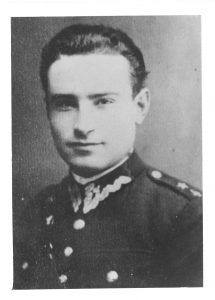 czarno-białe zdjęcia żołnierza Tadeusza Paolone w mundurze galowym
