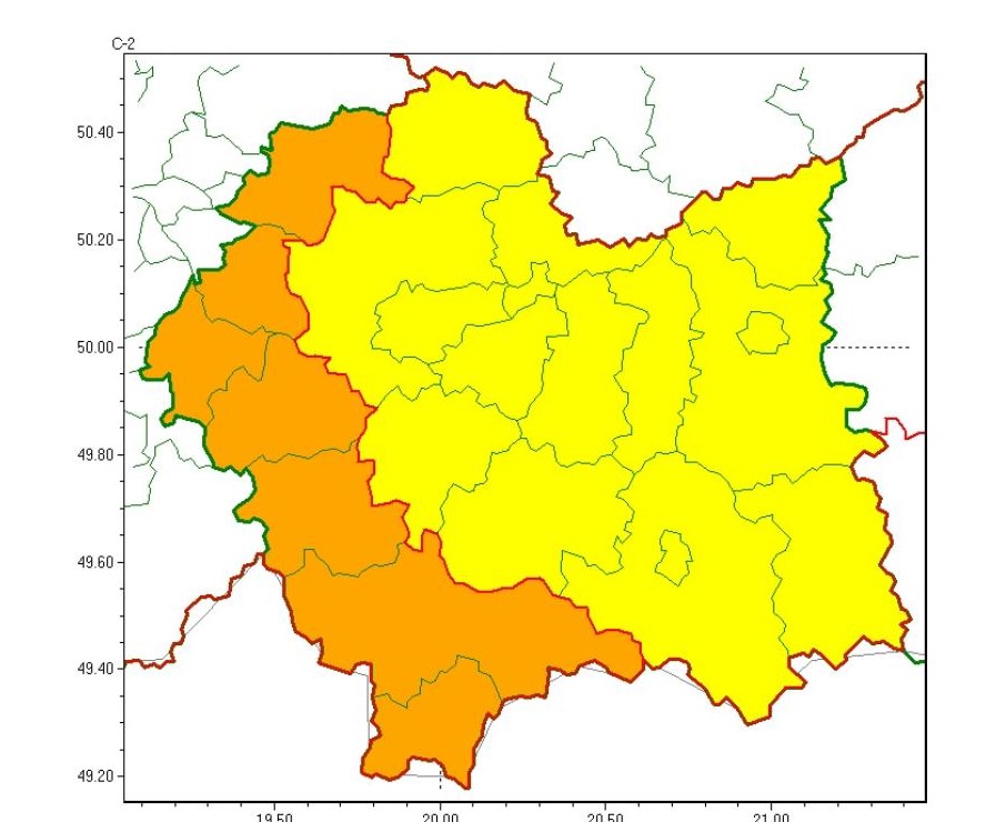 mapa województwa małopolskiego z zaznaczonymi na żółto i pomarańczowo obszarami stopnia zagrożenia