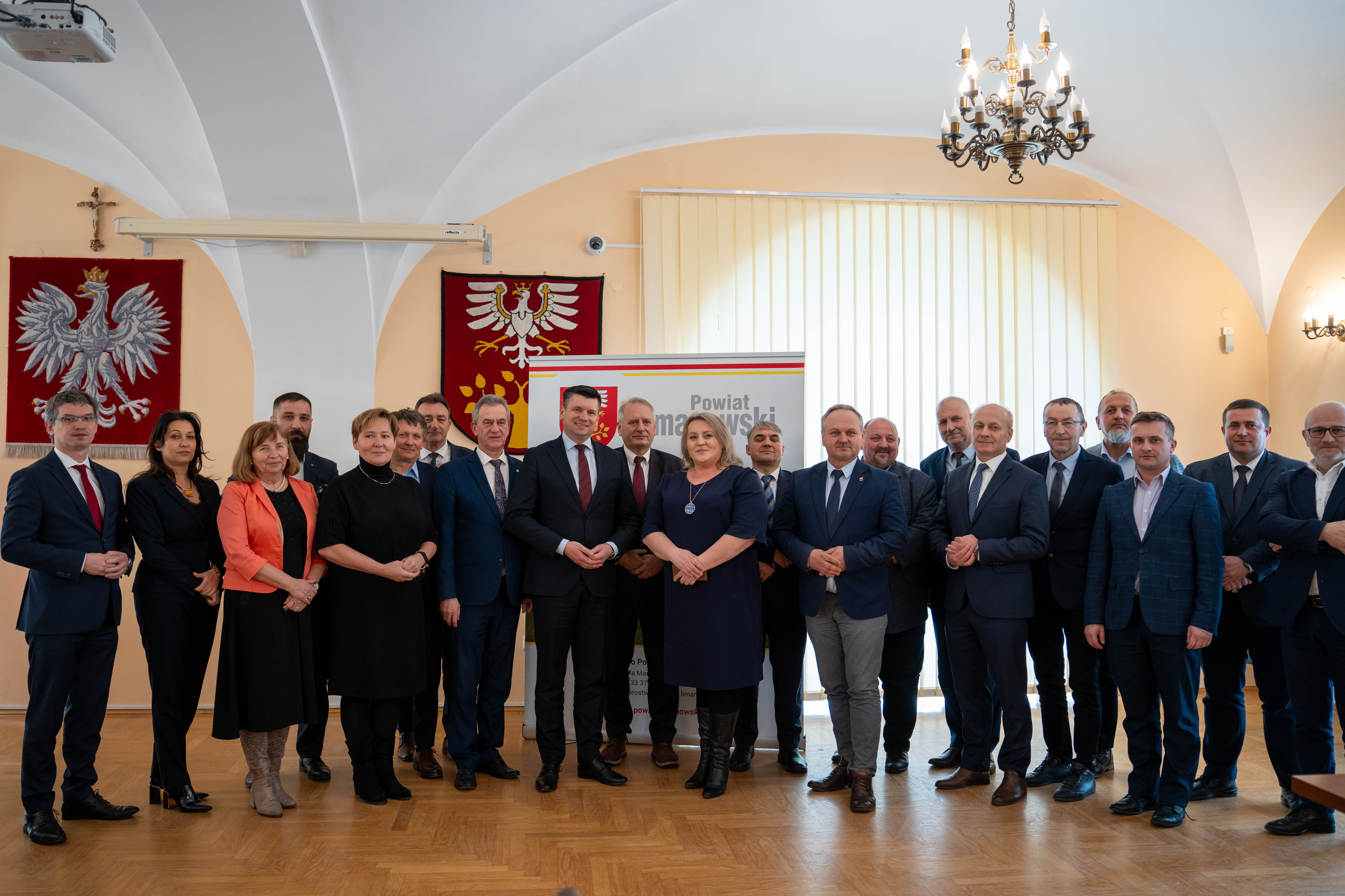 Zdjęcie grupowe wszystkich uczestników spotkani z marszałkiem