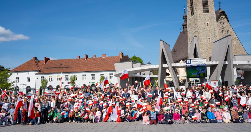 Mieczysław Uryga, Ewa Filipiak, Czesław Kawalec i Józef Jaworski na wspólnym zdjęciu z Uczestnikami wydarzenia