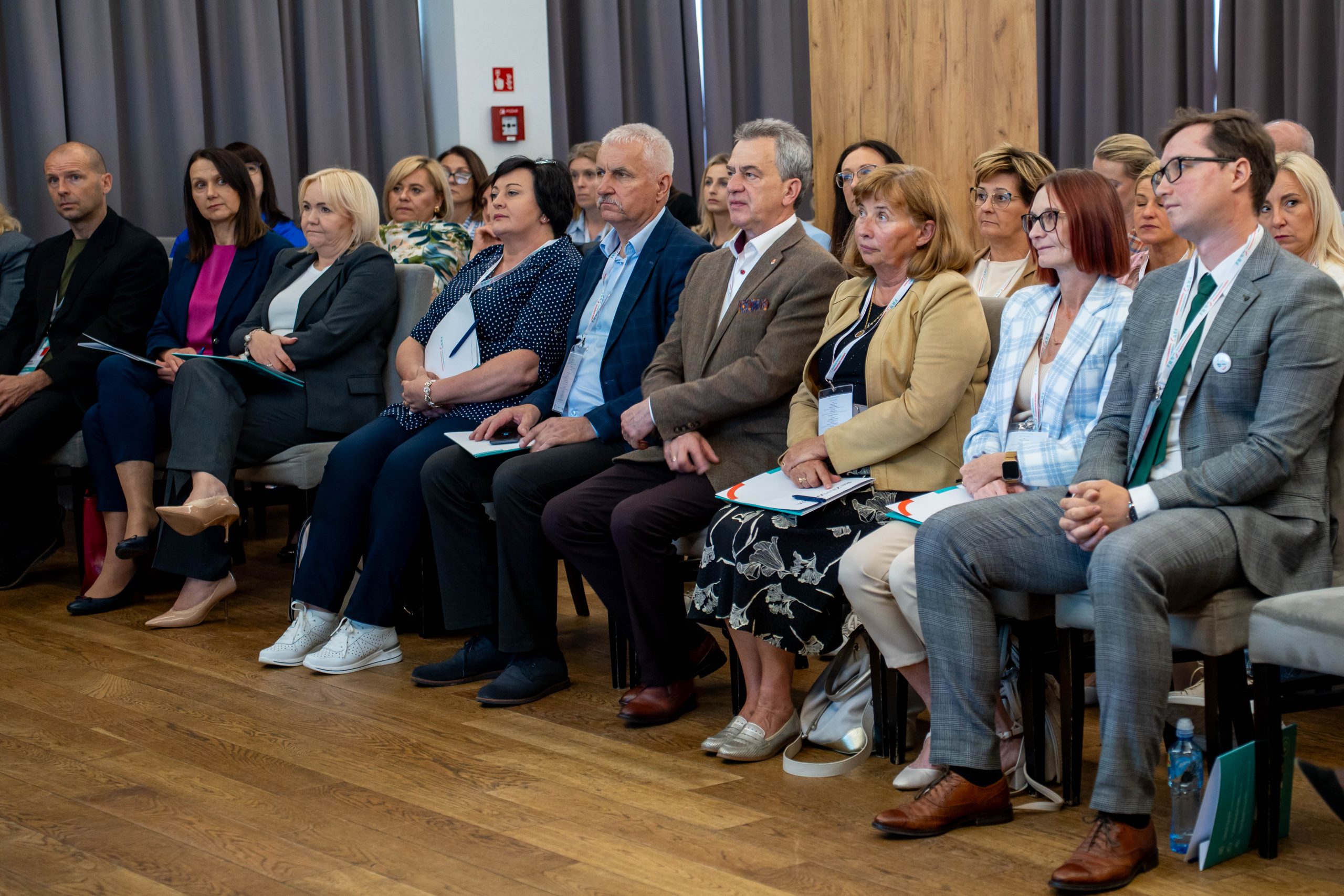 Powiatowa konferencja pn. Za zamkniętymi drzwiami: Przemoc Domowa a dobrostan psychiczny – wyzwania i modele interwencji w pracy specjalistów