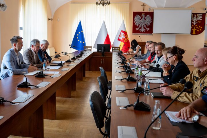 Bezpieczne wakacje 2025 – posiedzenie Powiatowego Zespołu Zarządzania Kryzysowego